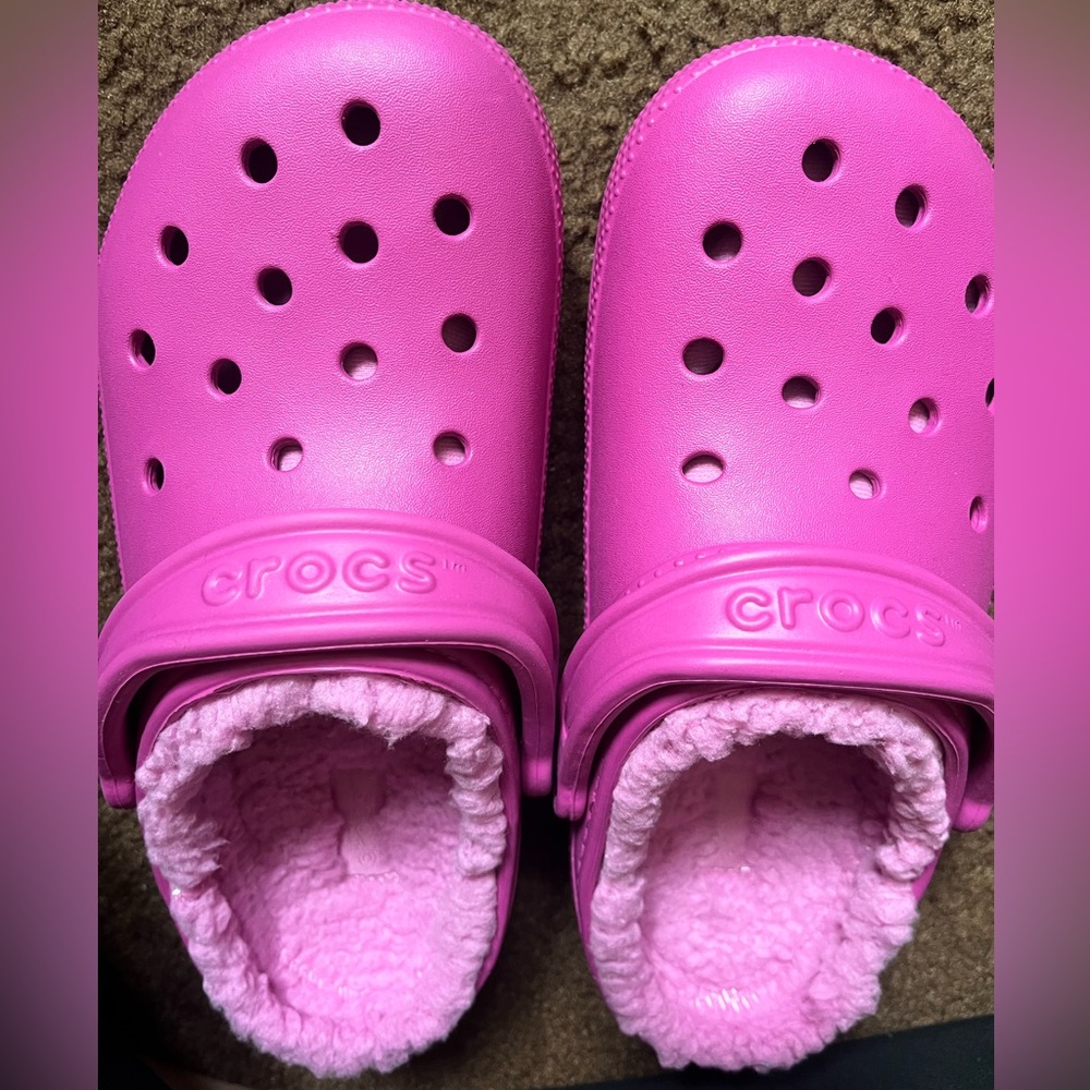 CROCS Classic lined clogs, adult size women’s 7, super gently worn, BRIGHT PINK